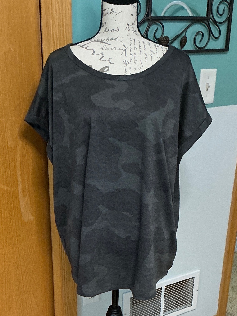 Maurices Women's Charcoal Camouflage Short Sleeve Top